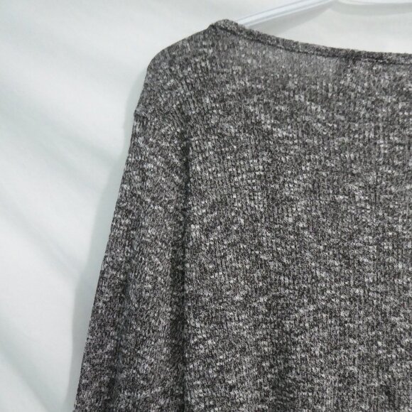 ALYA | large | Long Sleeve Pullover Scoop Neck LIghtweight Knit Sweater - Picture 9 of 14